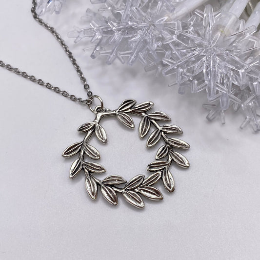 Big Silver Wreath Necklace