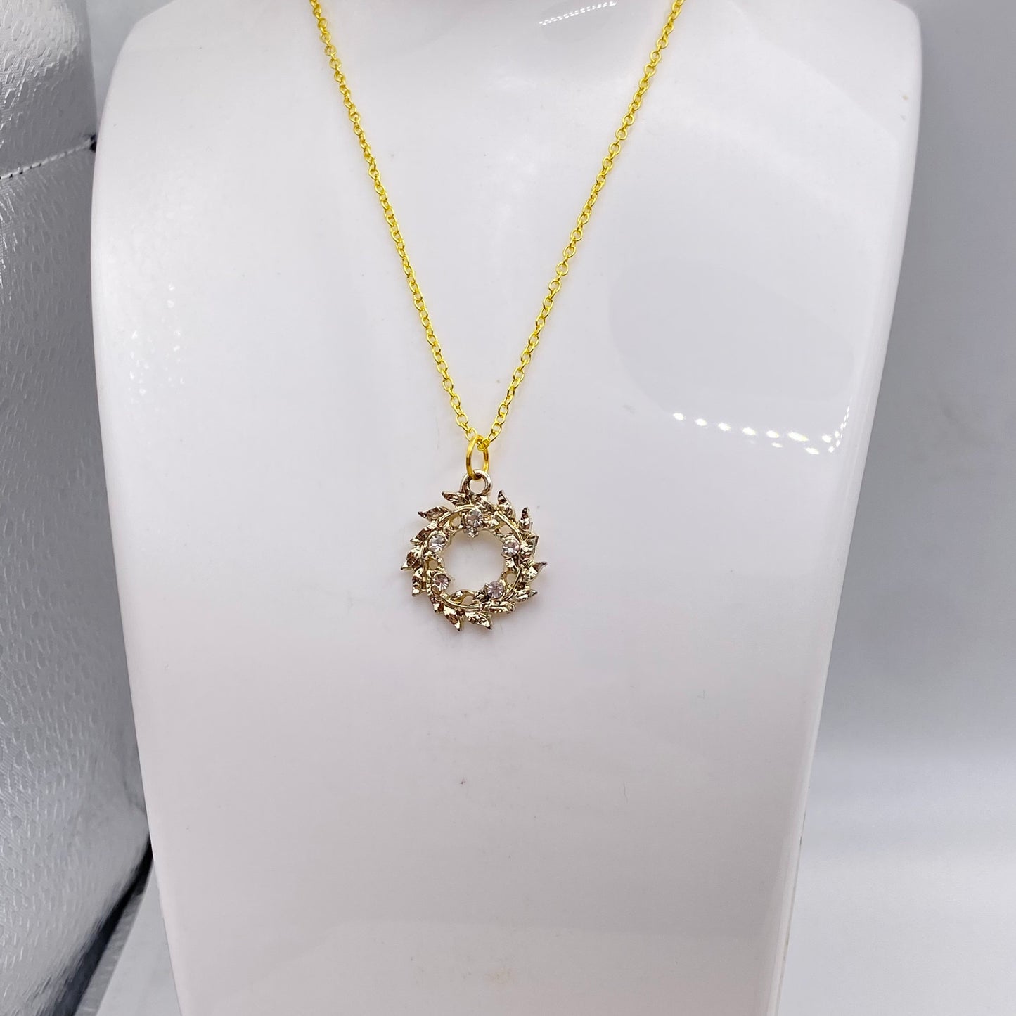 Gold Wreath Necklace