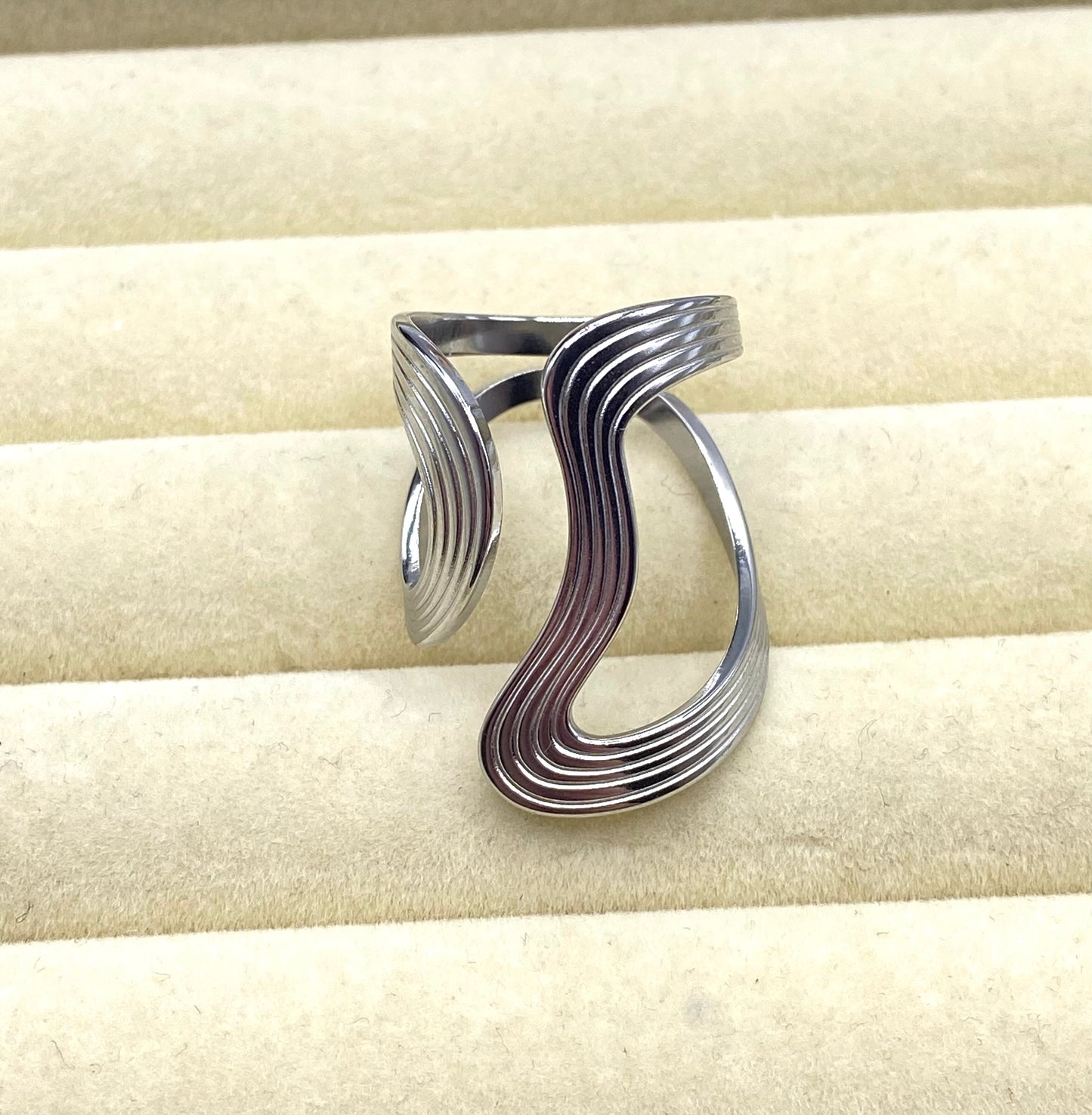 Large Wavy Lined Ring