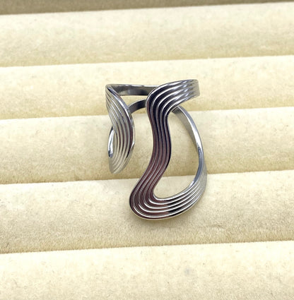 Large Wavy Lined Ring