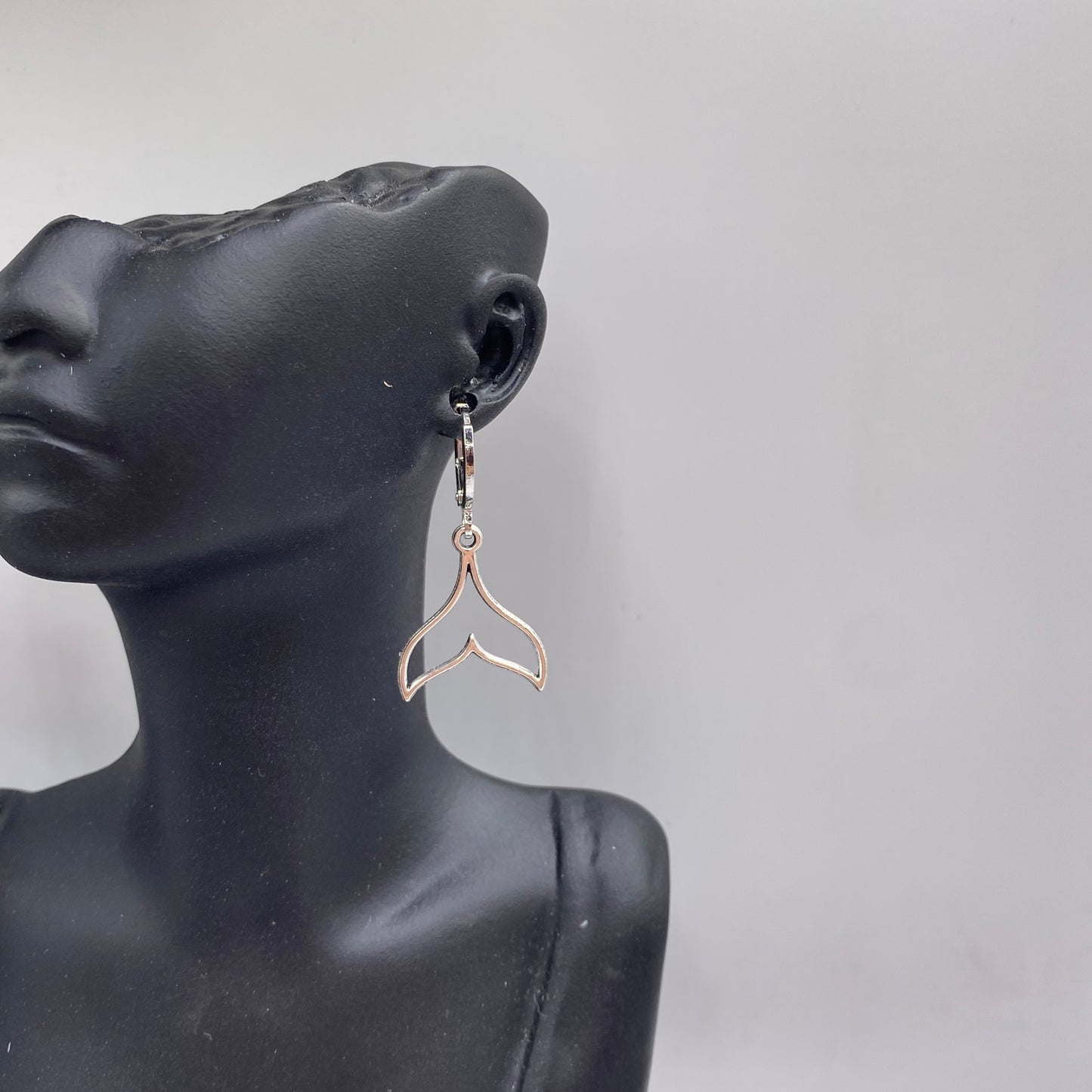 Whale Tail Fin Outline Huggie Hoop Earrings