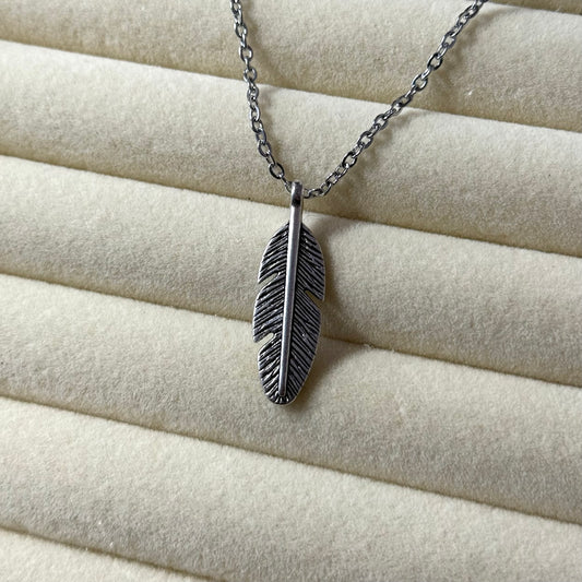 Rounded Feather Necklace