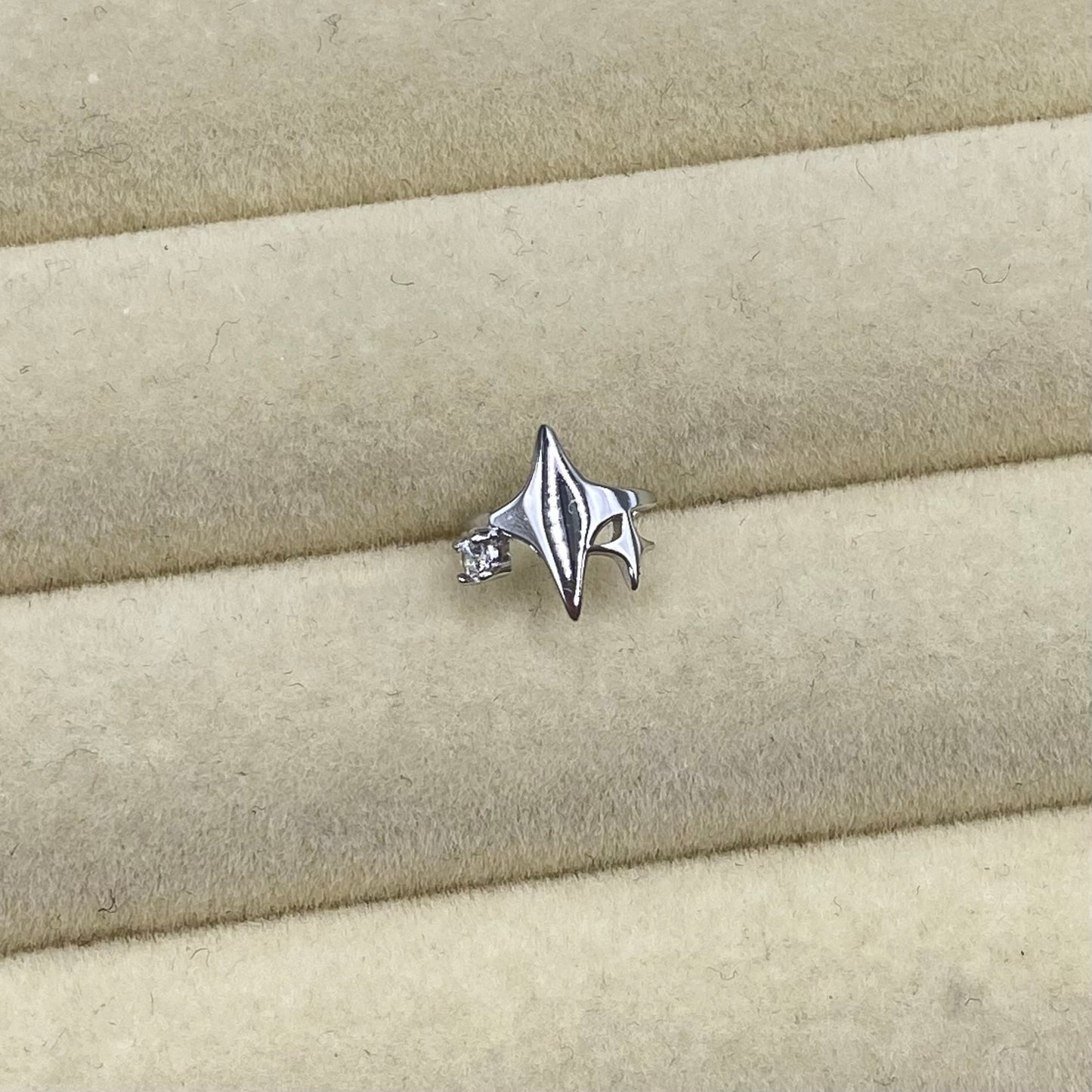 Twinkly Stars Ear Cuff