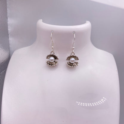 Clam Pearl Shell Earrings
