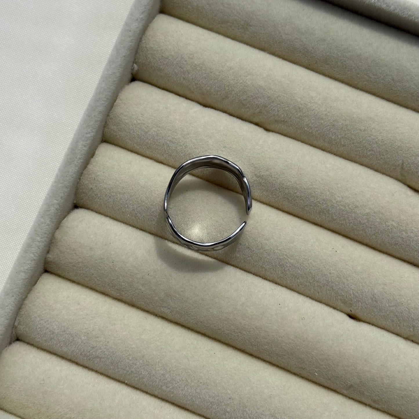 Solid Wavy Ring