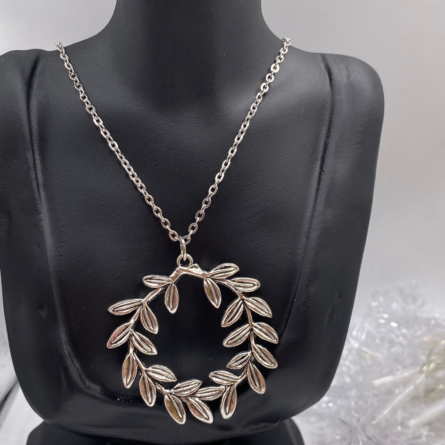 Big Silver Wreath Necklace