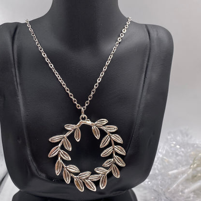 Big Silver Wreath Necklace
