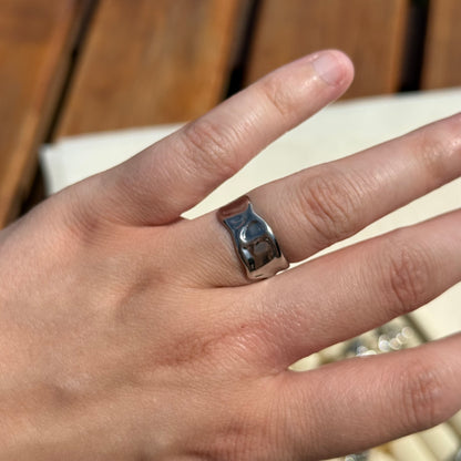 Solid Wavy Ring