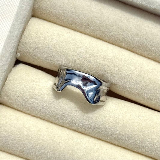 Solid Wavy Ring