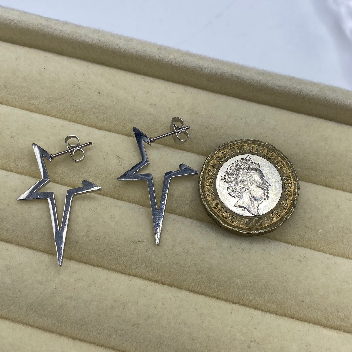 Star Outline Stud Earrings