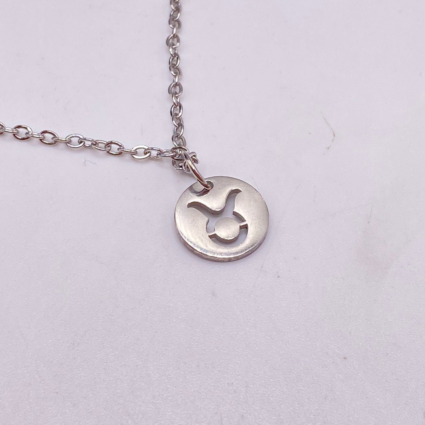Silver Solid Star Sign Necklaces