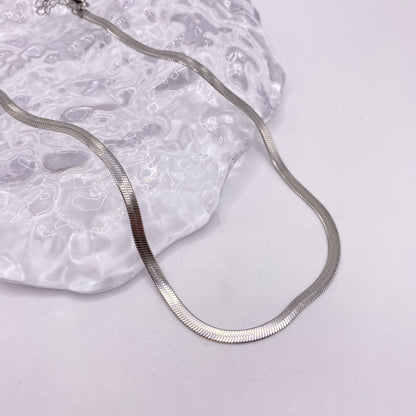 Flat Blade Chain Necklace