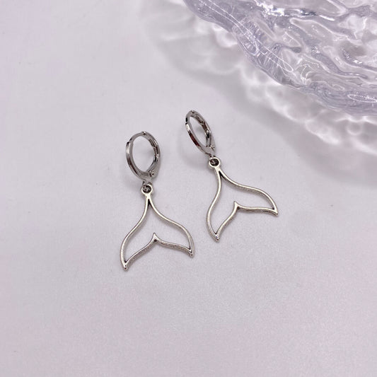 Whale Tail Fin Outline Huggie Hoop Earrings