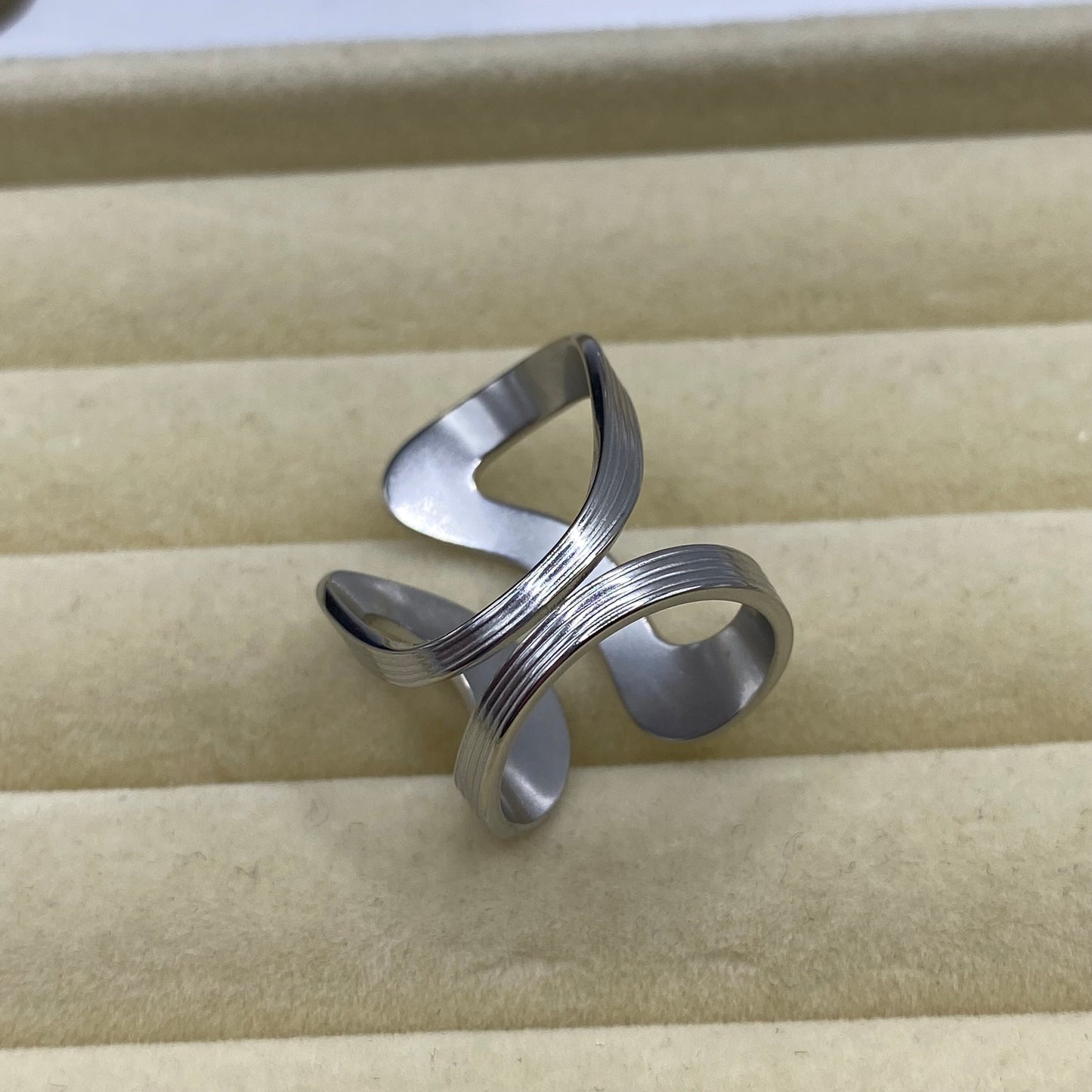 Large Wavy Lined Ring