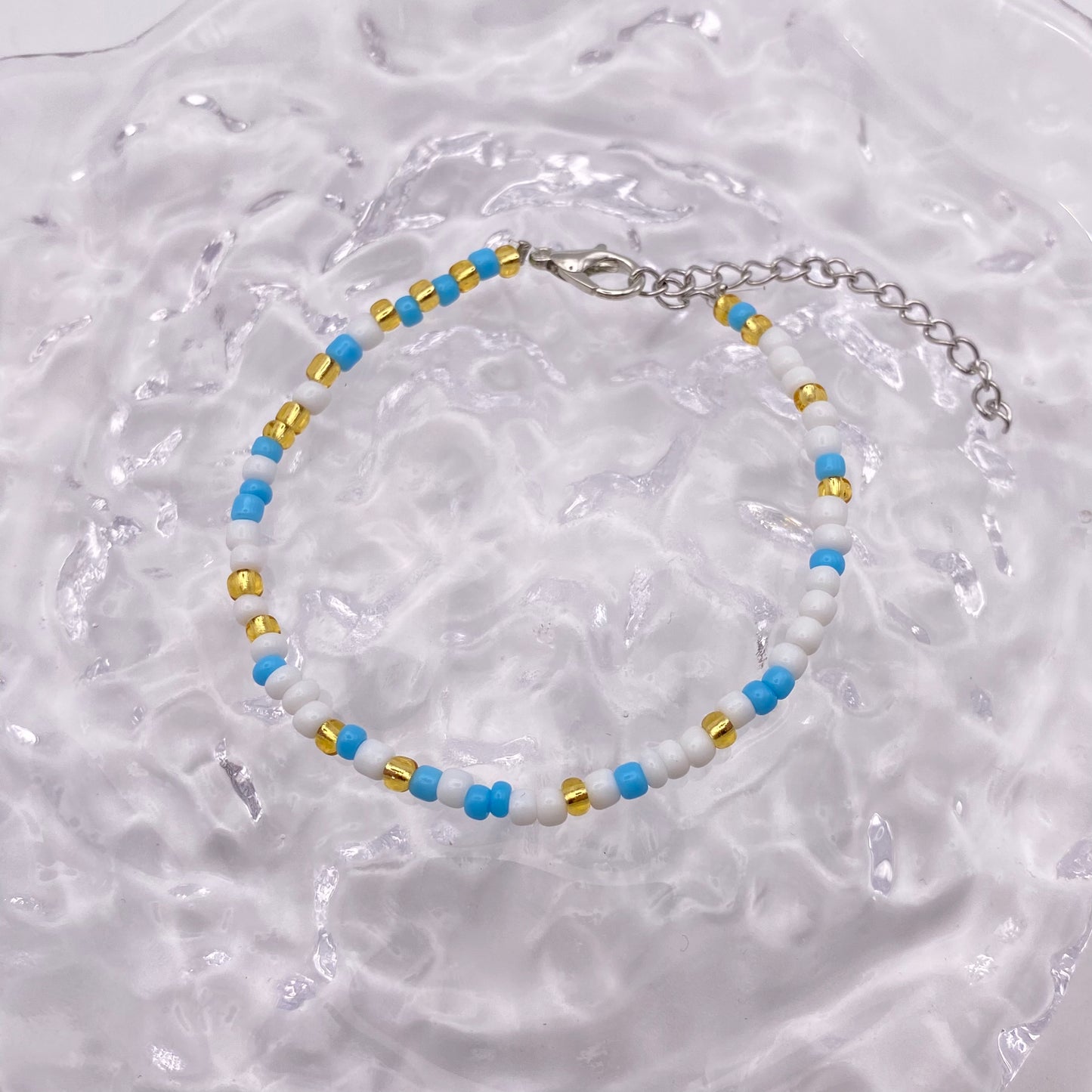 Messy Blue, White and Gold Beaded Bracelet